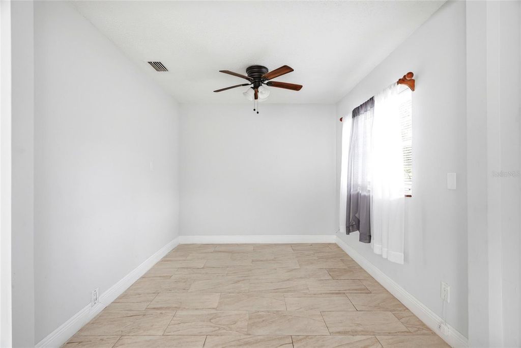 Image 7 of property listing at 2430 N RAMONA CIRCLE, Tampa, FL 33612