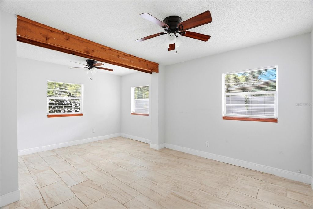 Image 10 of property listing at 2430 N RAMONA CIRCLE, Tampa, FL 33612