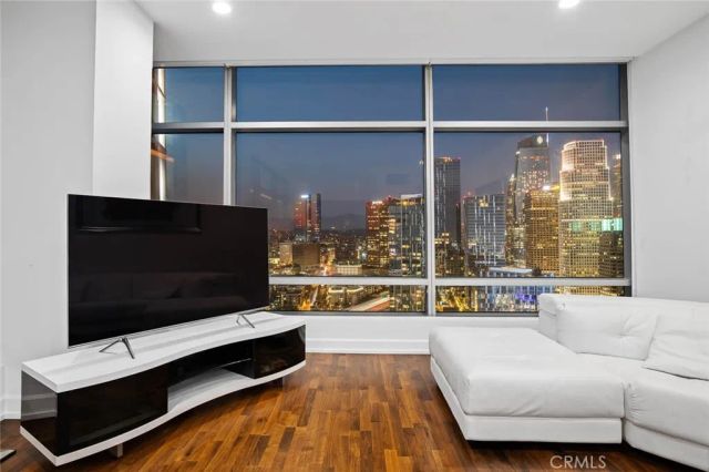900 W Olympic 31J, Los Angeles, CA 90015