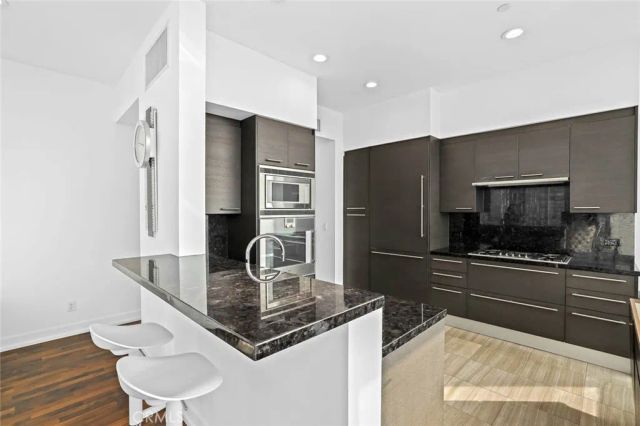 900 W Olympic 31J, Los Angeles, CA 90015