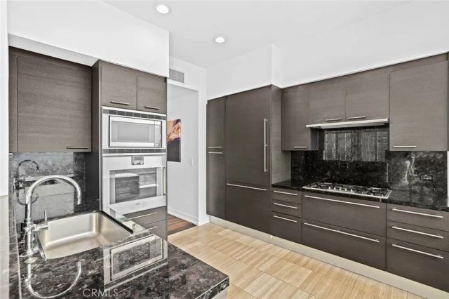 900 W Olympic 31J, Los Angeles, CA 90015