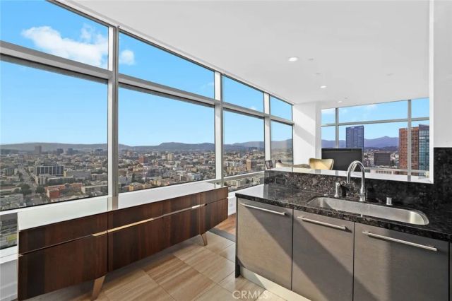 900 W Olympic 31J, Los Angeles, CA 90015
