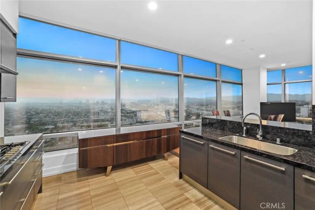 900 W Olympic 31J, Los Angeles, CA 90015
