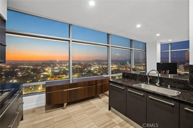 900 W Olympic 31J, Los Angeles, CA 90015