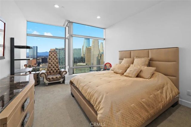 900 W Olympic 31J, Los Angeles, CA 90015