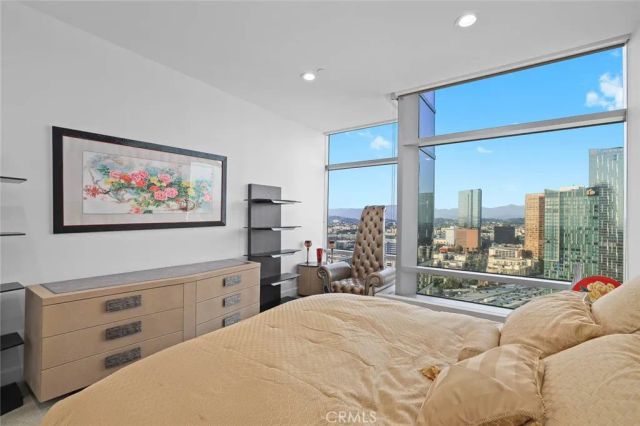 900 W Olympic 31J, Los Angeles, CA 90015