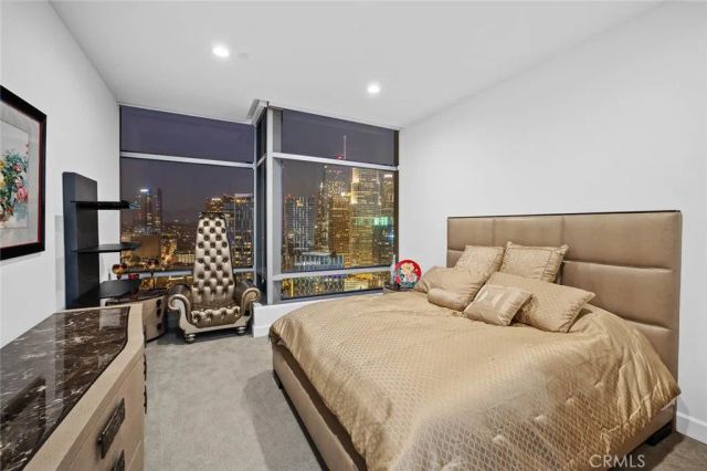 900 W Olympic 31J, Los Angeles, CA 90015