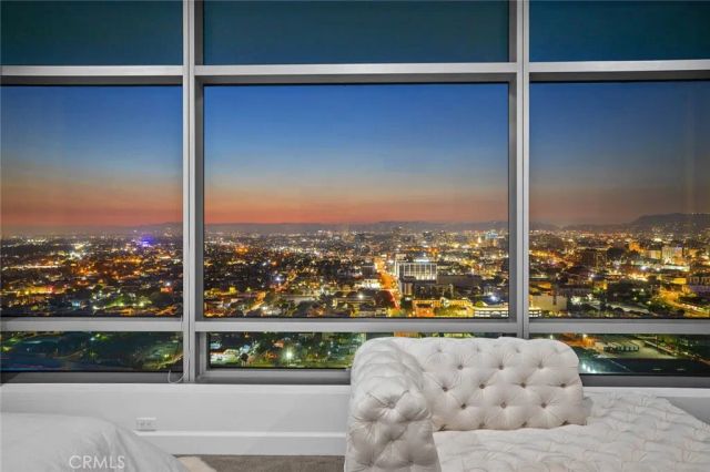 900 W Olympic 31J, Los Angeles, CA 90015