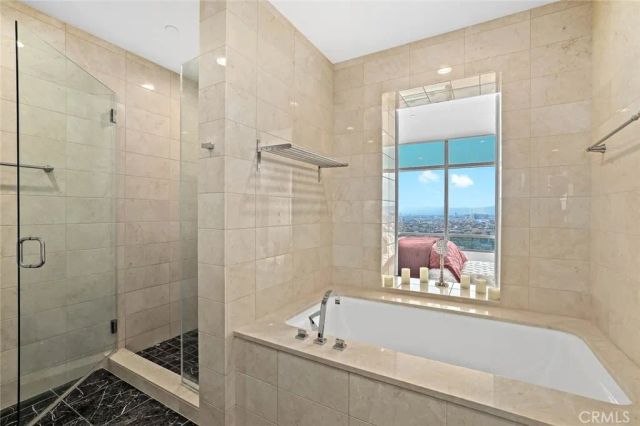 900 W Olympic 31J, Los Angeles, CA 90015