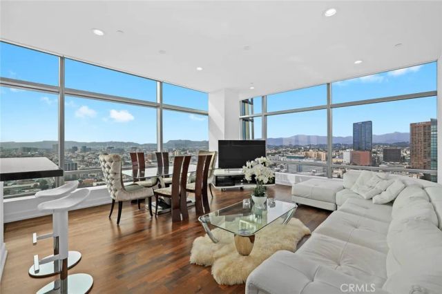 900 W Olympic 31J, Los Angeles, CA 90015