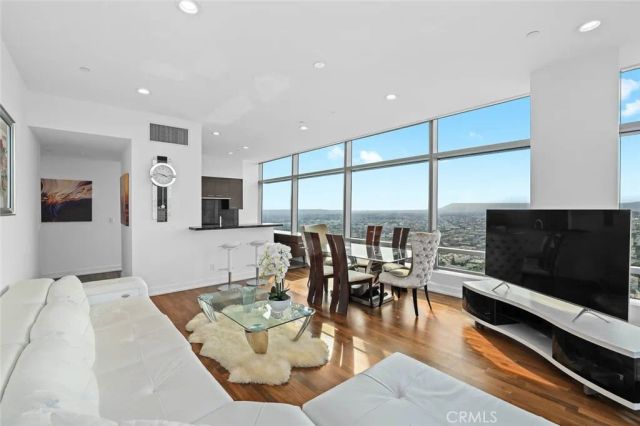 900 W Olympic 31J, Los Angeles, CA 90015