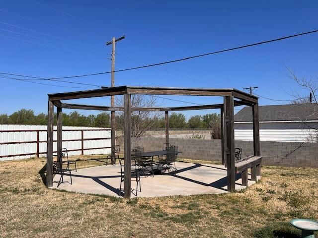 351 N Young Street, Follett, TX 79034