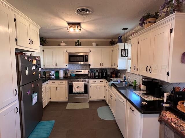 351 N Young Street, Follett, TX 79034