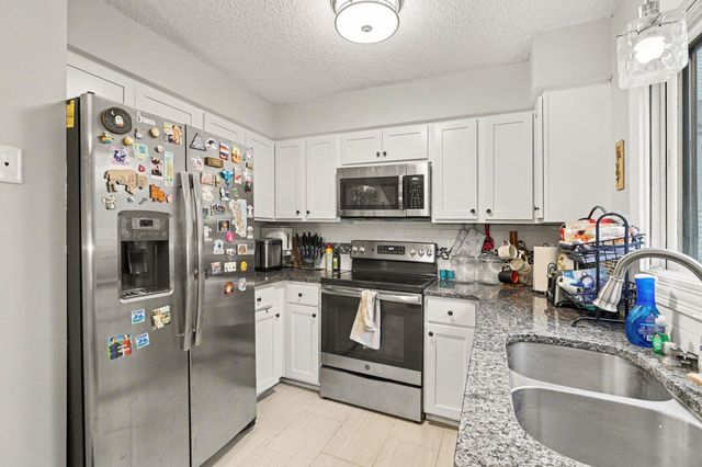169 Bordeaux Court, Woodbury, MN 55125