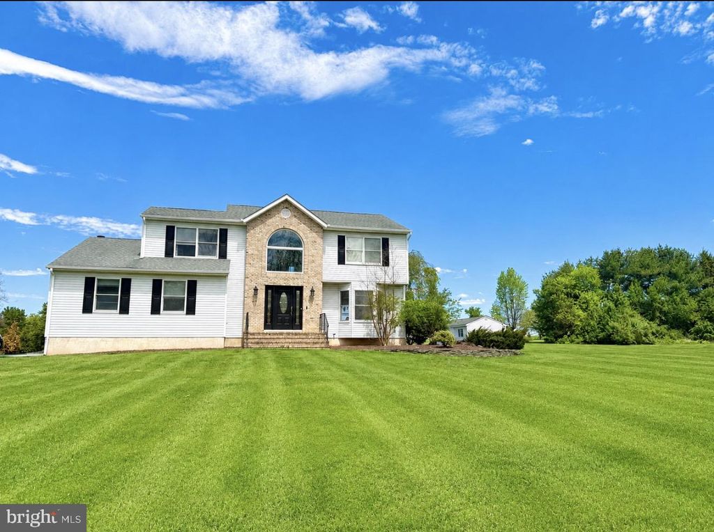 2 CARNEY WAY, Hamilton, NJ 08620