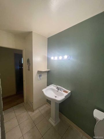 38176 S Groesbeck Highway, Clinton Charter Township, MI 48036