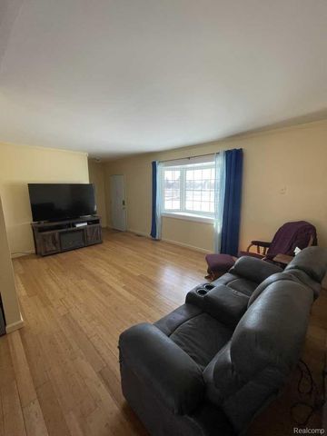 38176 S Groesbeck Highway, Clinton Charter Township, MI 48036