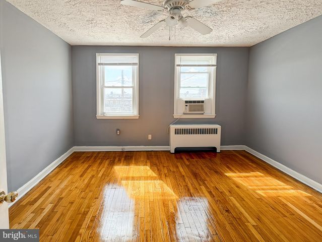 2709 E HOFFMAN ST, Baltimore, MD 21213