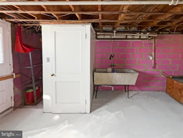 2709 E HOFFMAN ST, Baltimore, MD 21213