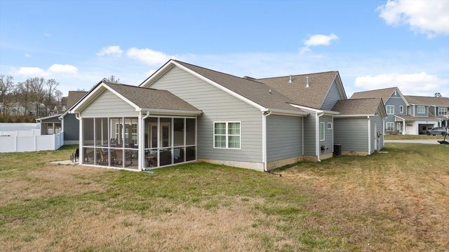 1303 Baldwin Field Circle, Hixson, TN 37343
