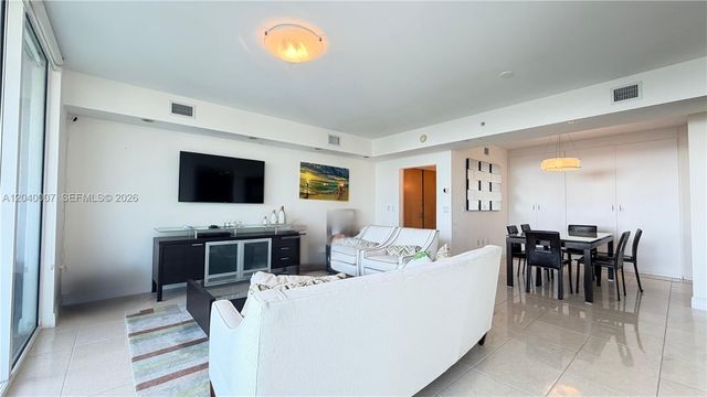 19400 Turnberry Way 1131, Aventura, FL 33180