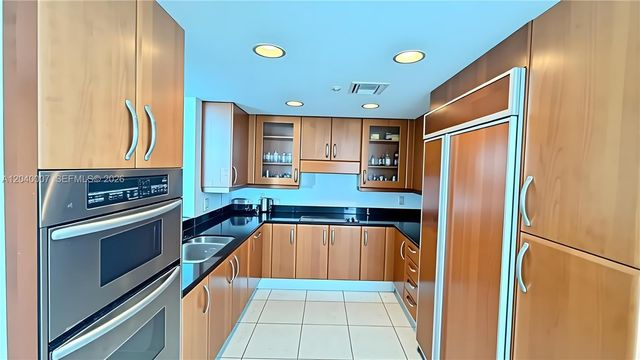 19400 Turnberry Way 1131, Aventura, FL 33180