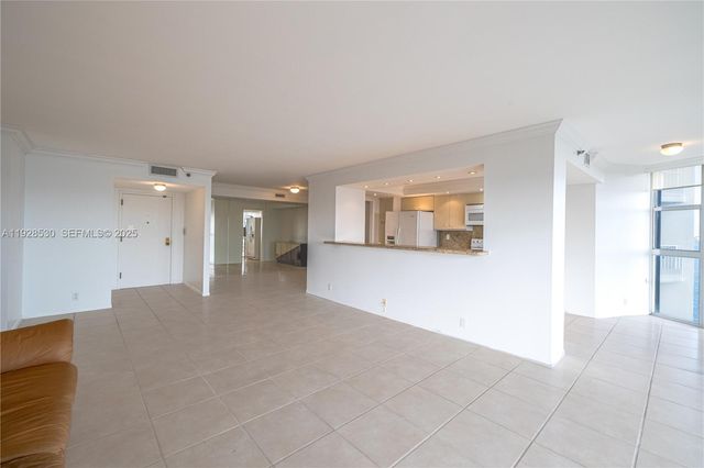 4000 Towerside Ter 908, Miami, FL 33138