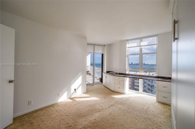 4000 Towerside Ter 908, Miami, FL 33138
