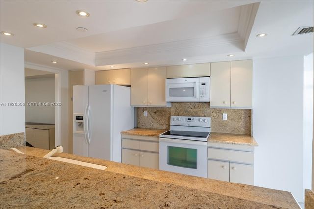 4000 Towerside Ter 908, Miami, FL 33138