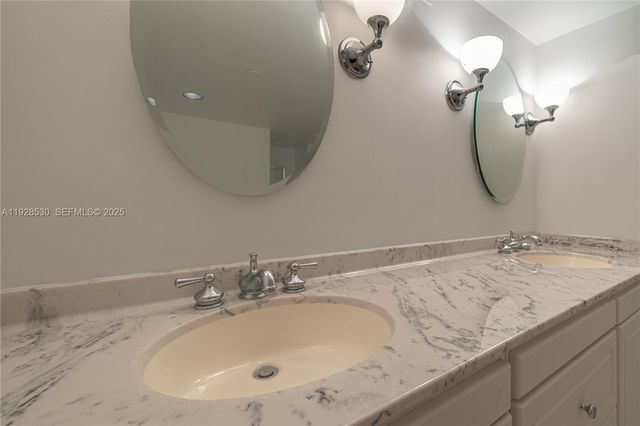 4000 Towerside Ter 908, Miami, FL 33138