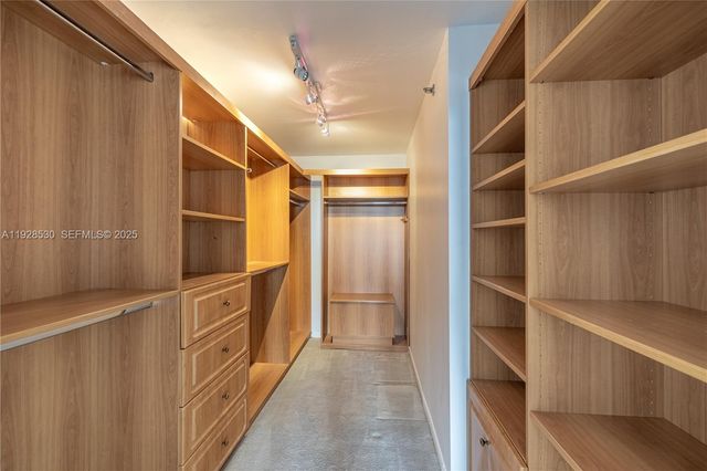 4000 Towerside Ter 908, Miami, FL 33138