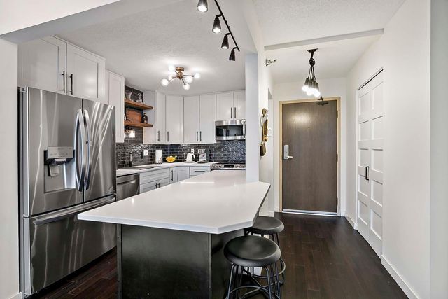 78 10th Street E 2004, Saint Paul, MN 55101