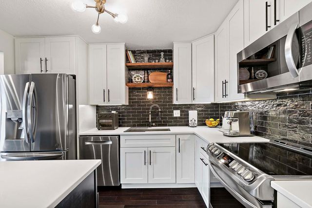 78 10th Street E 2004, Saint Paul, MN 55101