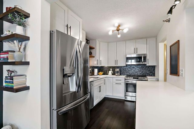 78 10th Street E 2004, Saint Paul, MN 55101