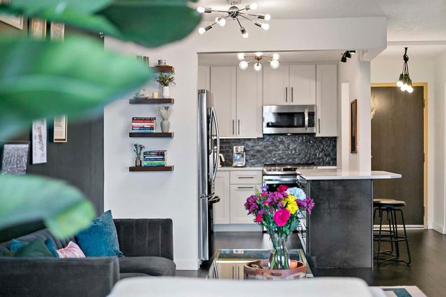 78 10th Street E 2004, Saint Paul, MN 55101