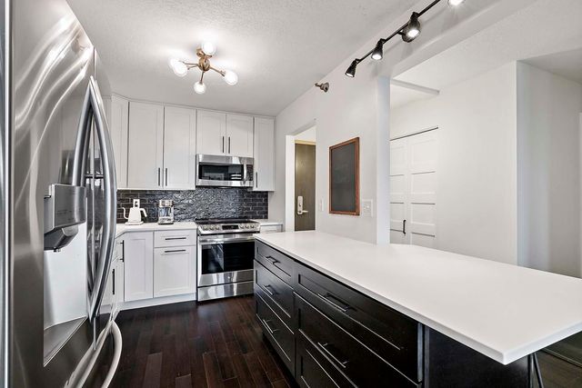 78 10th Street E 2004, Saint Paul, MN 55101