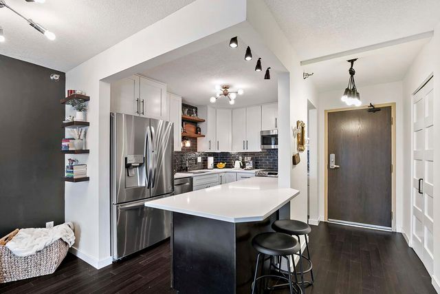 78 10th Street E 2004, Saint Paul, MN 55101