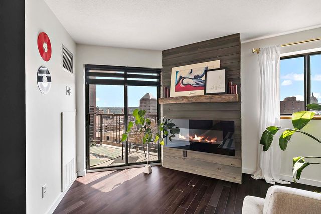 78 10th Street E 2004, Saint Paul, MN 55101