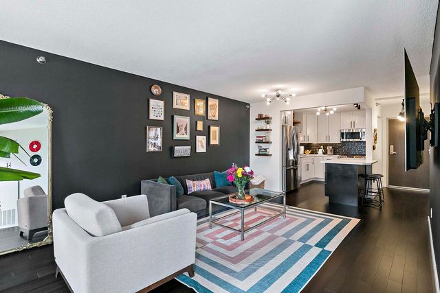 78 10th Street E 2004, Saint Paul, MN 55101