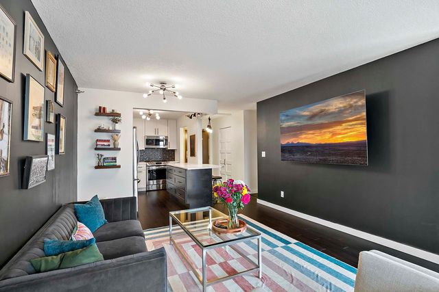 78 10th Street E 2004, Saint Paul, MN 55101