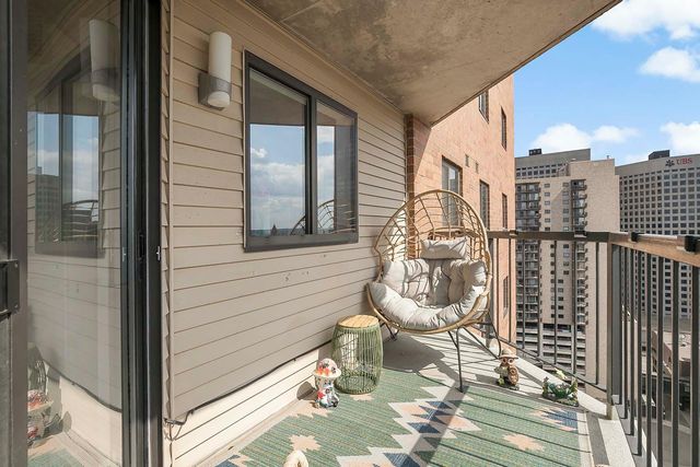 78 10th Street E 2004, Saint Paul, MN 55101