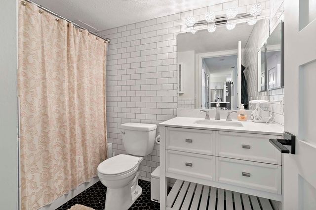 78 10th Street E 2004, Saint Paul, MN 55101