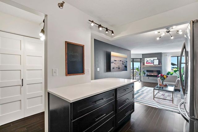 78 10th Street E 2004, Saint Paul, MN 55101