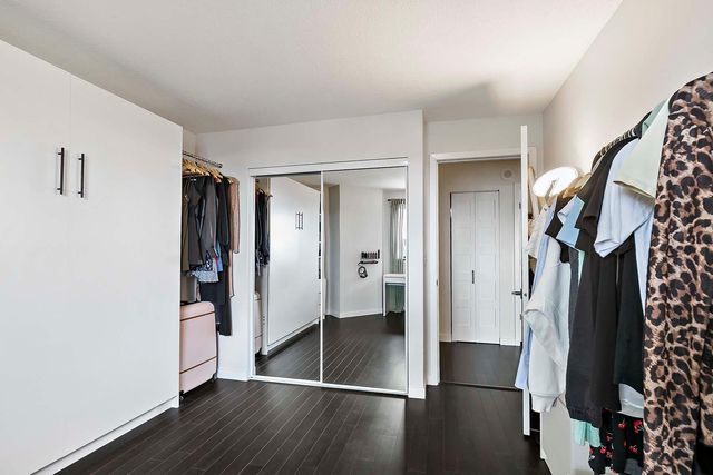 78 10th Street E 2004, Saint Paul, MN 55101