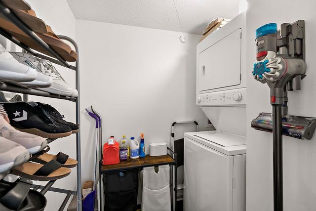 78 10th Street E 2004, Saint Paul, MN 55101