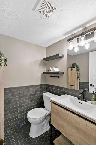 78 10th Street E 2004, Saint Paul, MN 55101