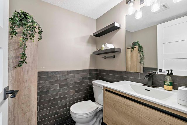 78 10th Street E 2004, Saint Paul, MN 55101