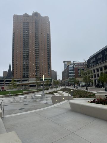 78 10th Street E 2004, Saint Paul, MN 55101