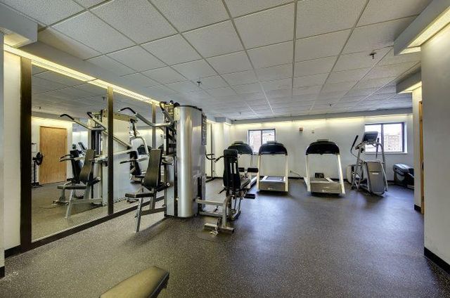 78 10th Street E 2004, Saint Paul, MN 55101