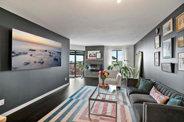 78 10th Street E 2004, Saint Paul, MN 55101